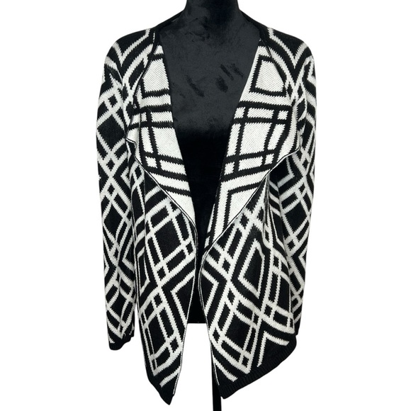 Versona Open Front Geometric Black and White Women's Cardigan Size Medium - Picture 2 of 10